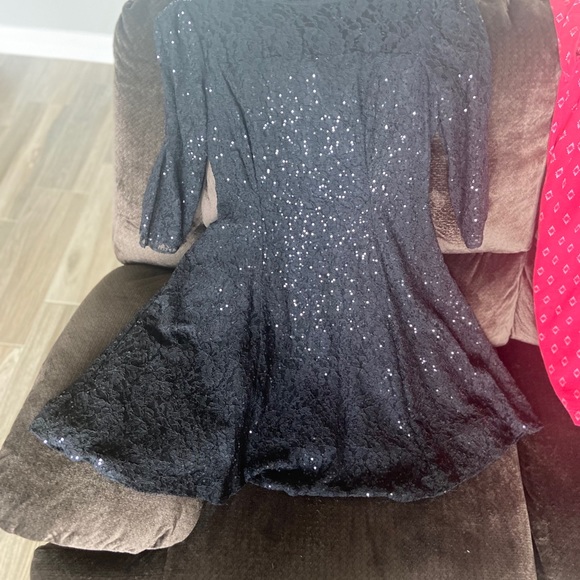 Dress - Picture 2 of 2